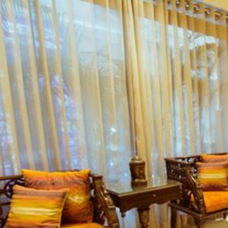 Clark International Hotel Delhi  Buitenkant foto