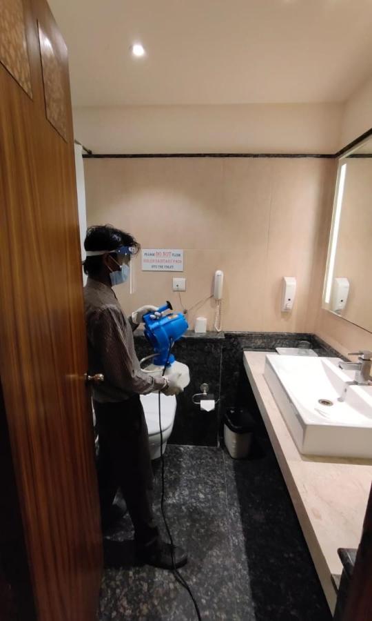 Clark International Hotel Delhi  Buitenkant foto