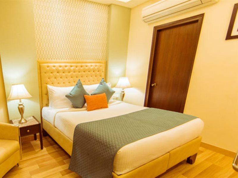 Clark International Hotel Delhi  Buitenkant foto