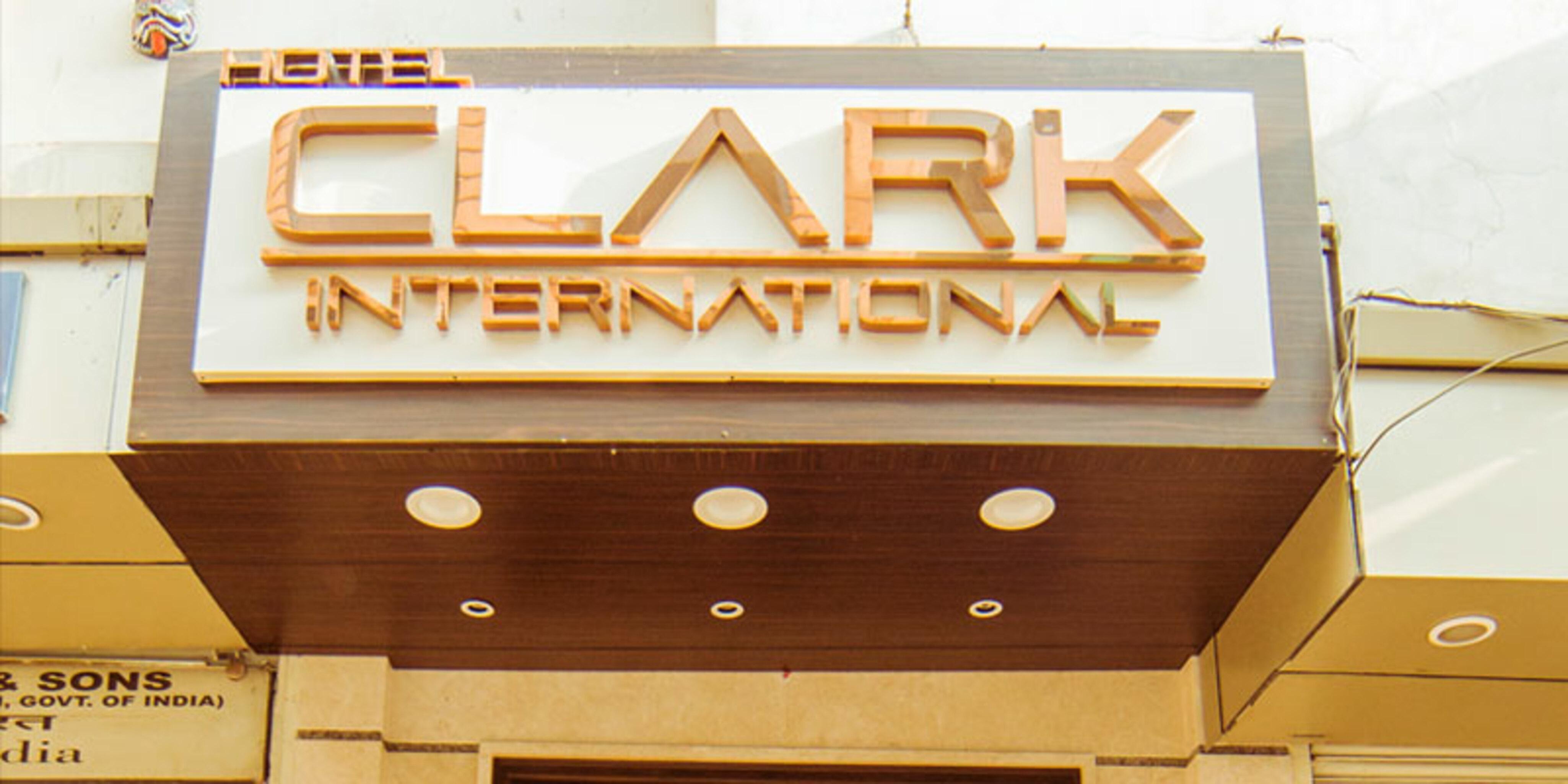 Clark International Hotel Delhi  Buitenkant foto