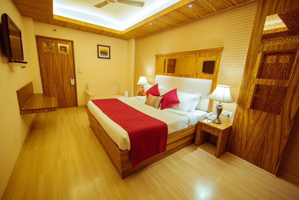 Clark International Hotel Delhi  Buitenkant foto