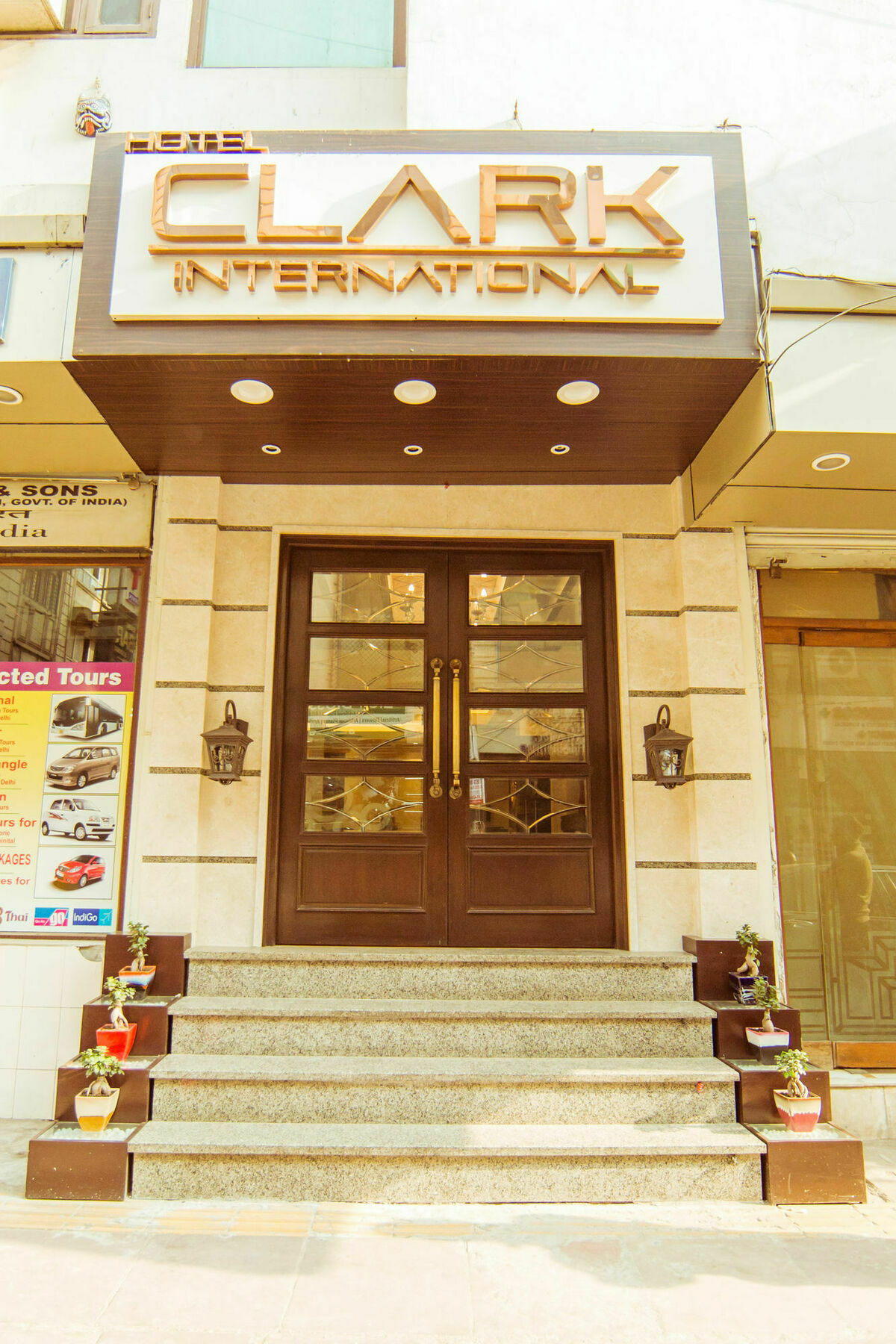 Clark International Hotel Delhi  Buitenkant foto